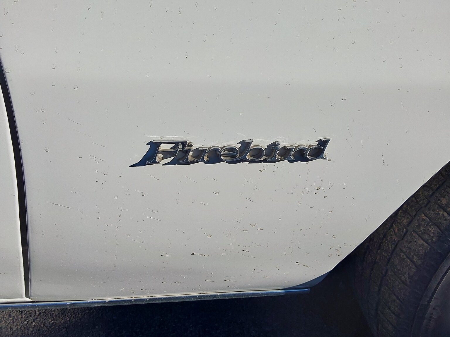 Exteriörbild på 1975 Pontiac Firebird Esprit 