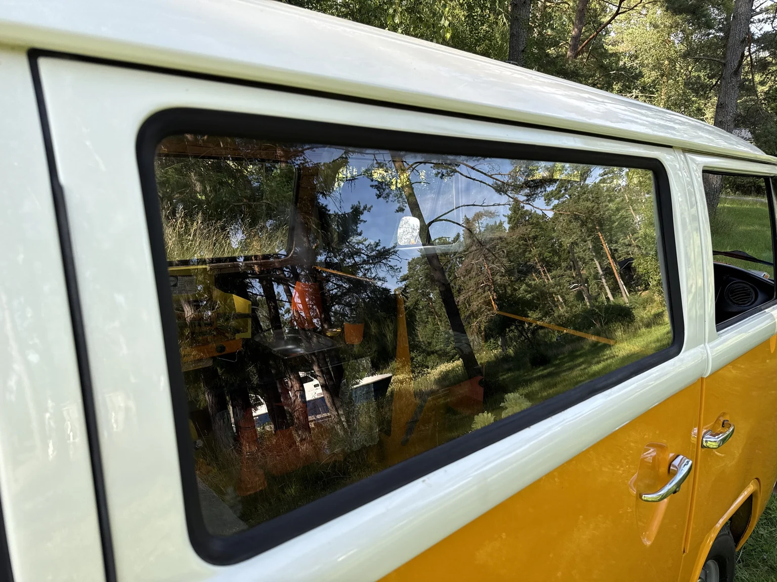Aussenfoto 1975 Volkswagen Transporter Campervan (39)