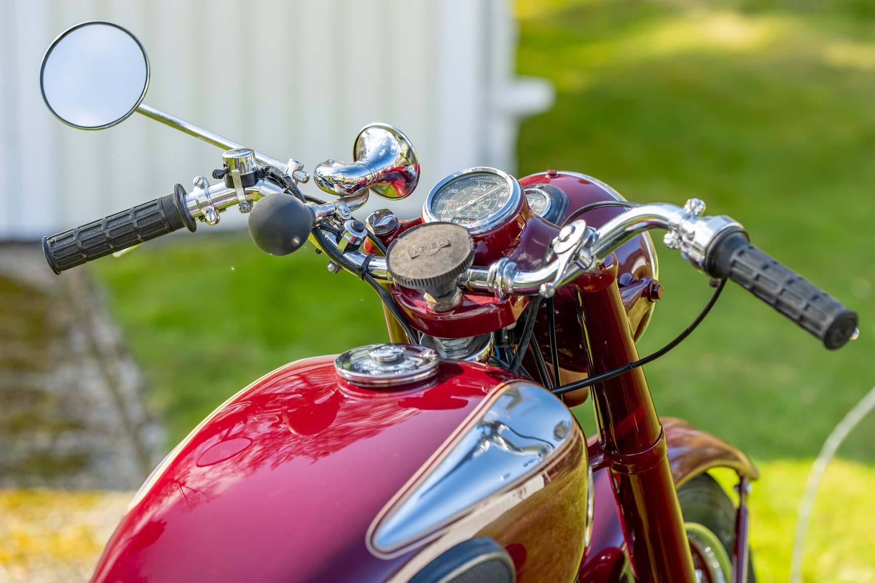 Exteriörbild på 1954 Ariel FH 650 Huntsmaster Twin