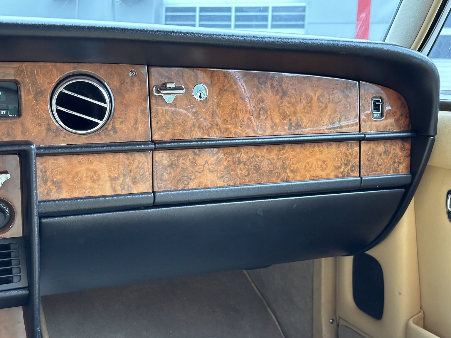 Interior image of 1982  Rolls Royce Silver Spirit