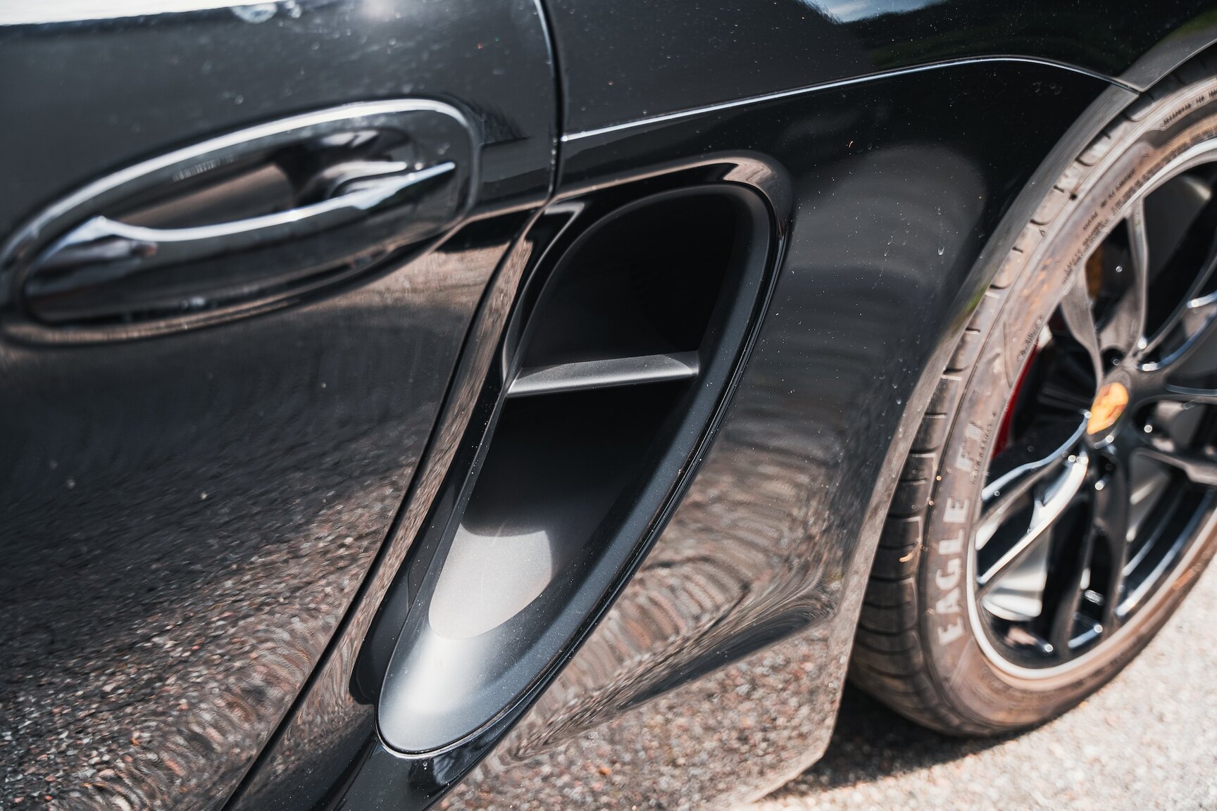 Exterior image of 2013 Porsche Boxster S (53)