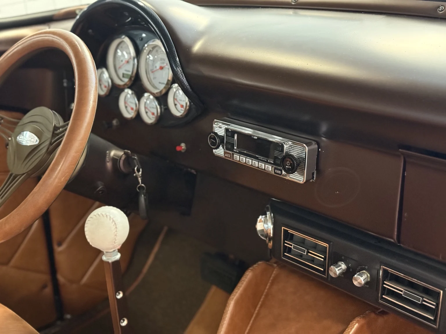 Innenraumfoto von 1956 Ford F-100 Restomod (38)