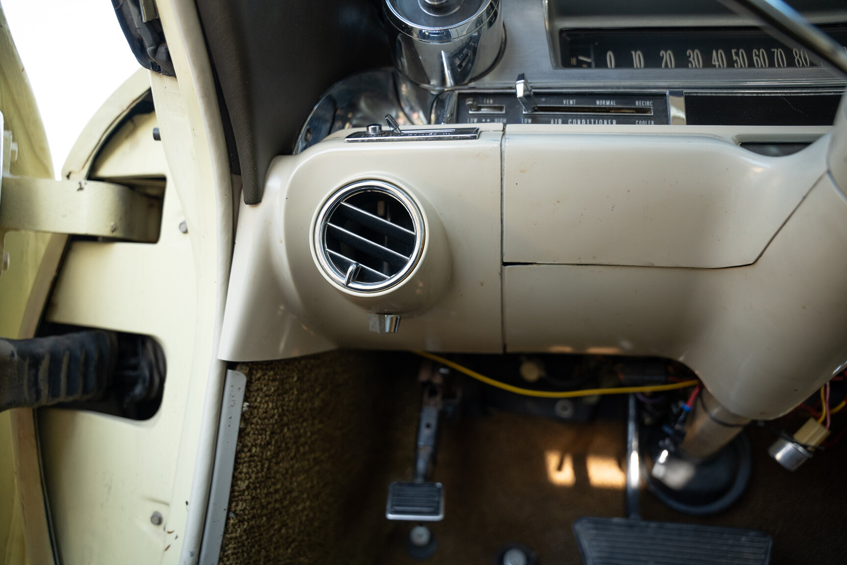 Interior image of 1962 Cadillac Coupé De Ville