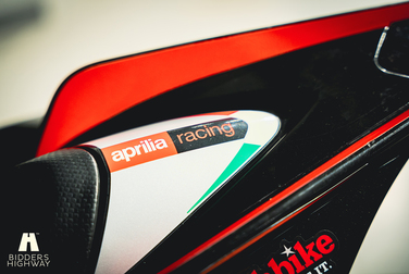 Exteriörbild på 2016 Aprilia Tuono V4 Factory