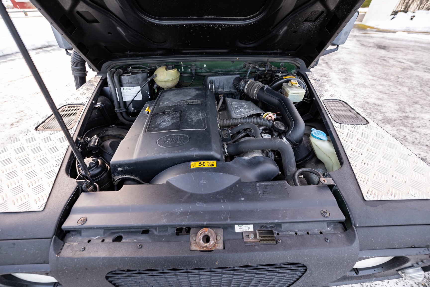 Image of 2000 Land Rover Defender 130 mechanics