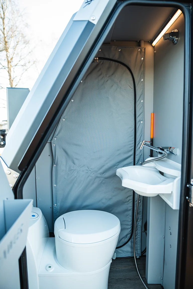 Interior image of 2025 Northea Trailer Expedition Crawler 458i Offgrid-Camper (10)