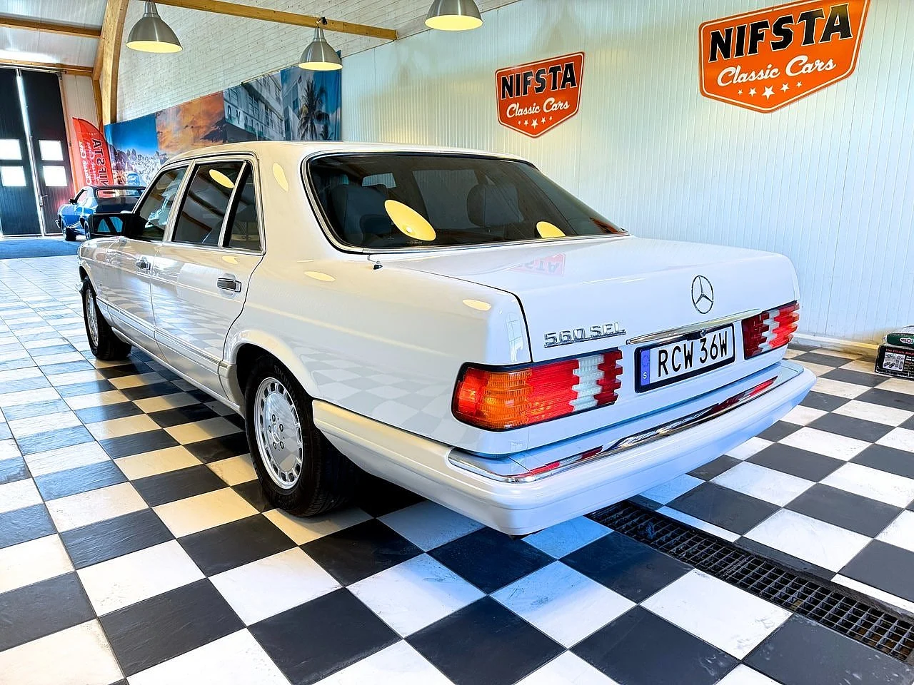 Bild von 1991 Mercedes-Benz S560 (32)