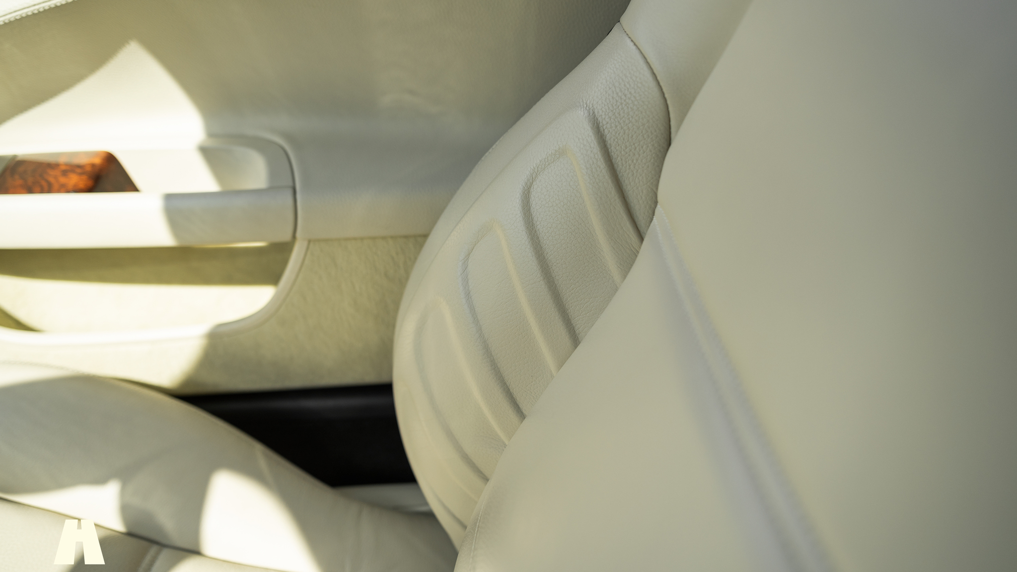 Innenraumfoto von 2008 Jaguar XKR (69)