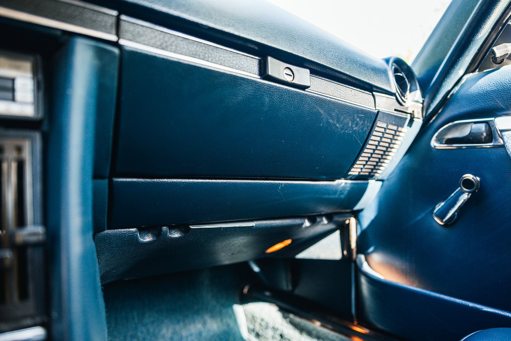 Interior image of 1972 Mercedes-Benz 350 SL