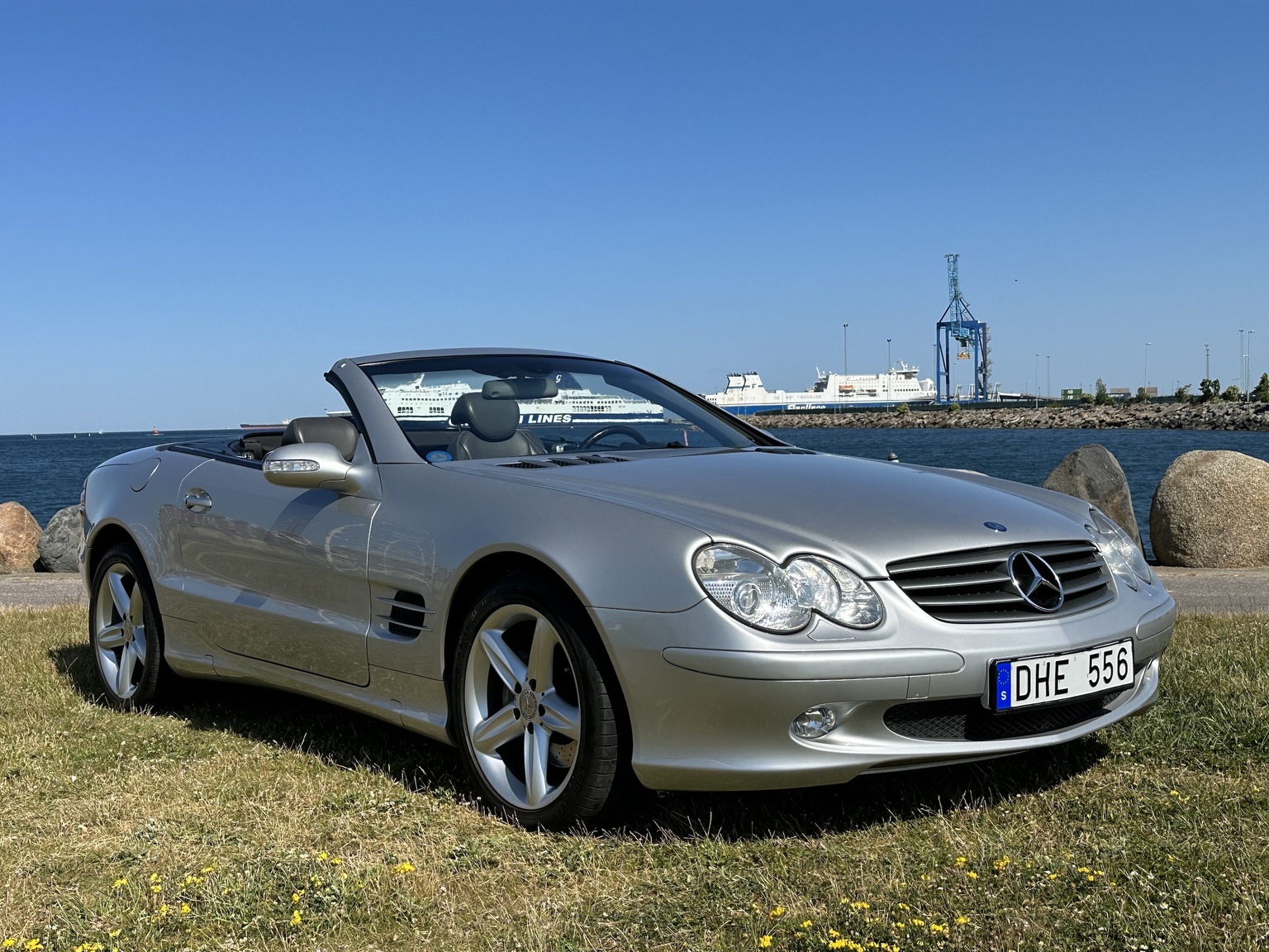 Exterior image of 2002 Mercedes SL 500 (3)