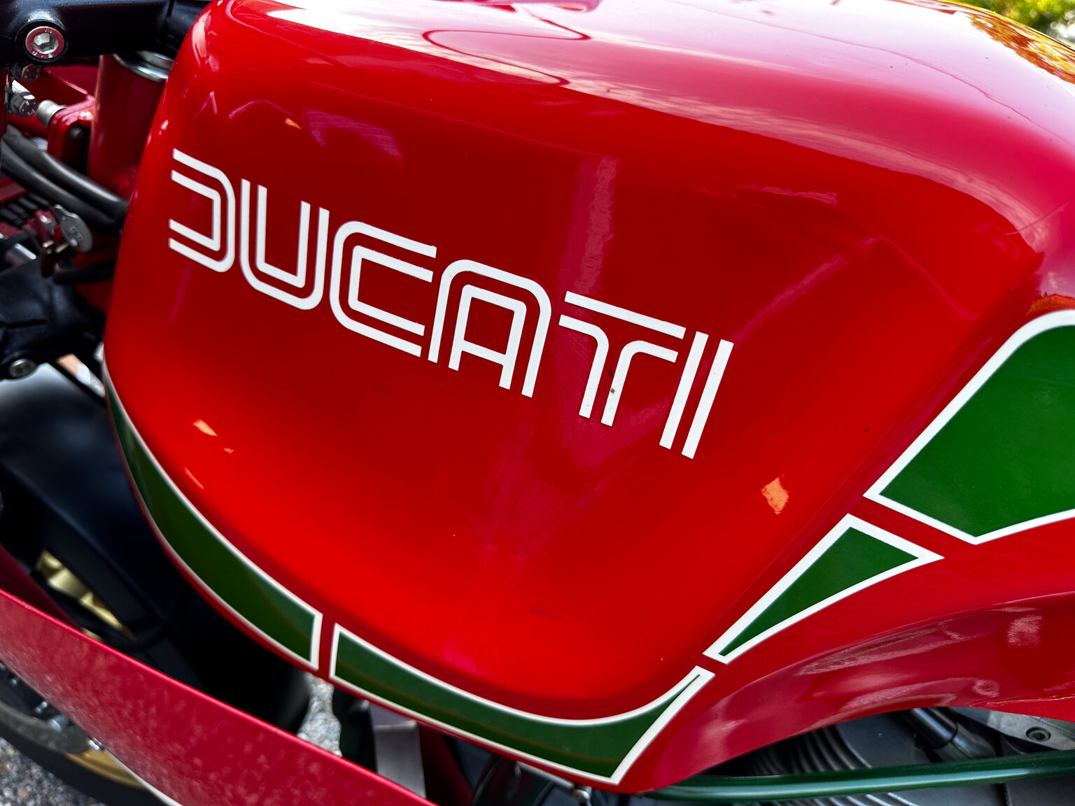 Exteriörbild på 1983 Ducati 900 Mike Hailwood Replica