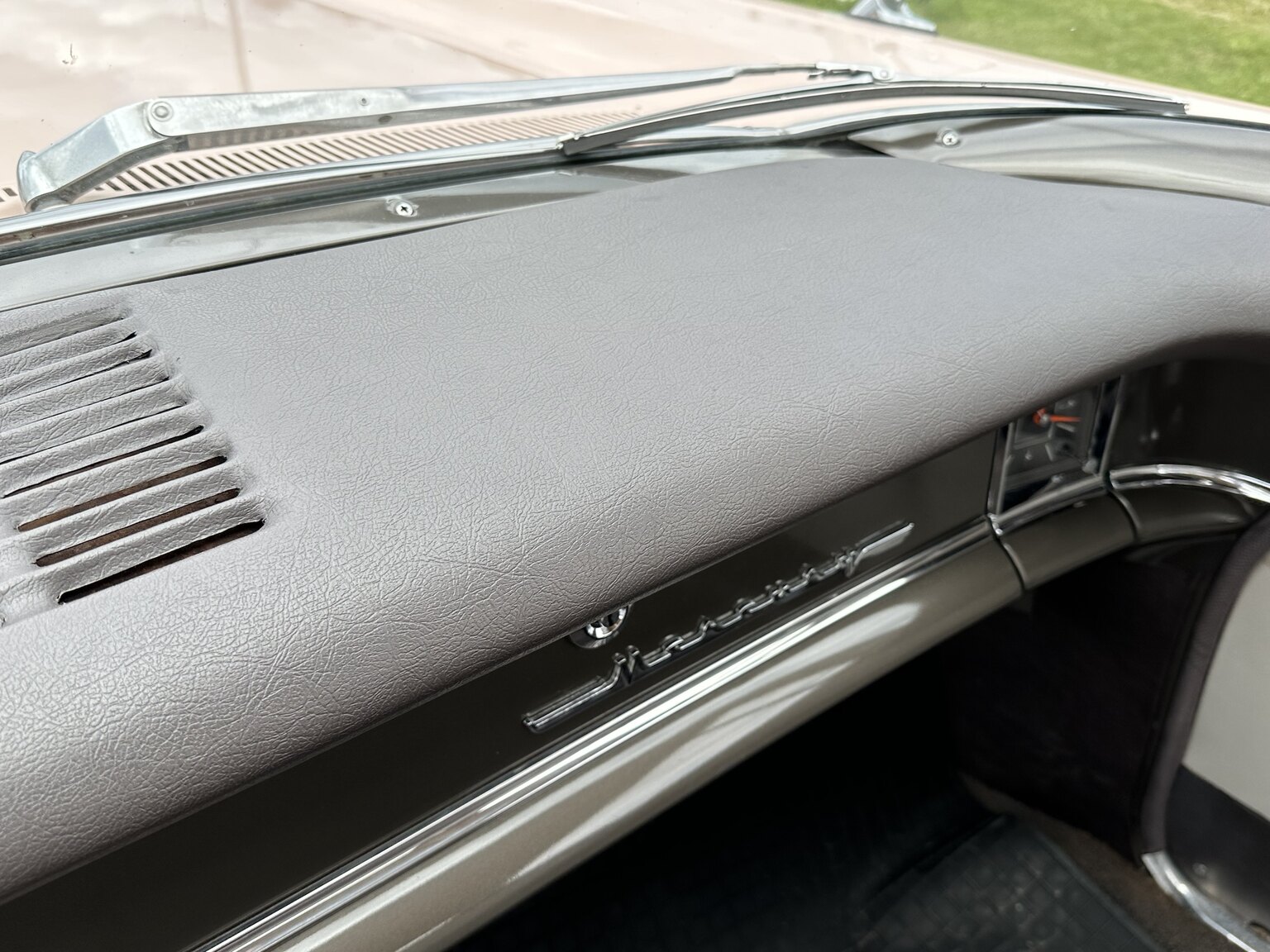 Interior image of 1959 Mercury Monterey 4-door Hardtop Cruiser