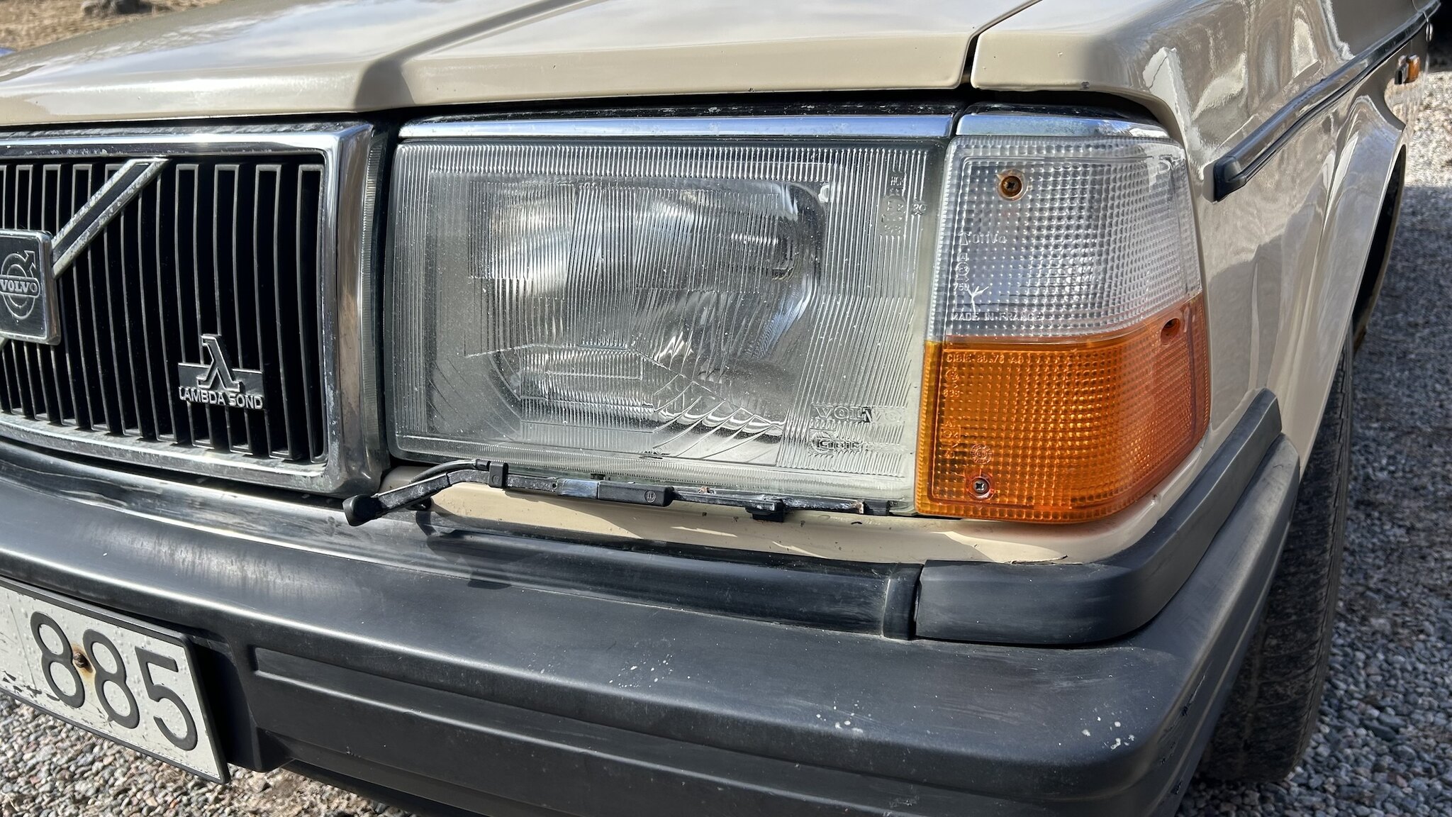 Exterior image of 1987 Volvo 244