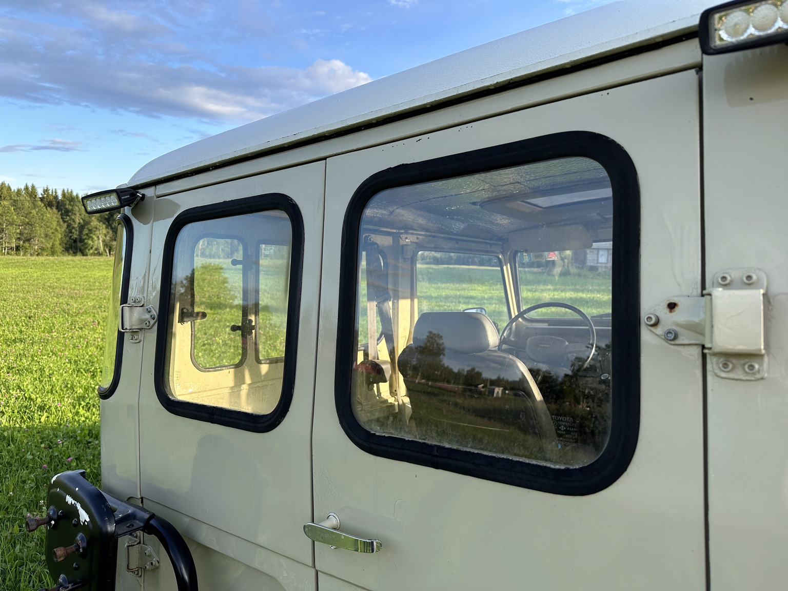 Exteriörbild på 1985 Toyota Land Cruiser BJ 42