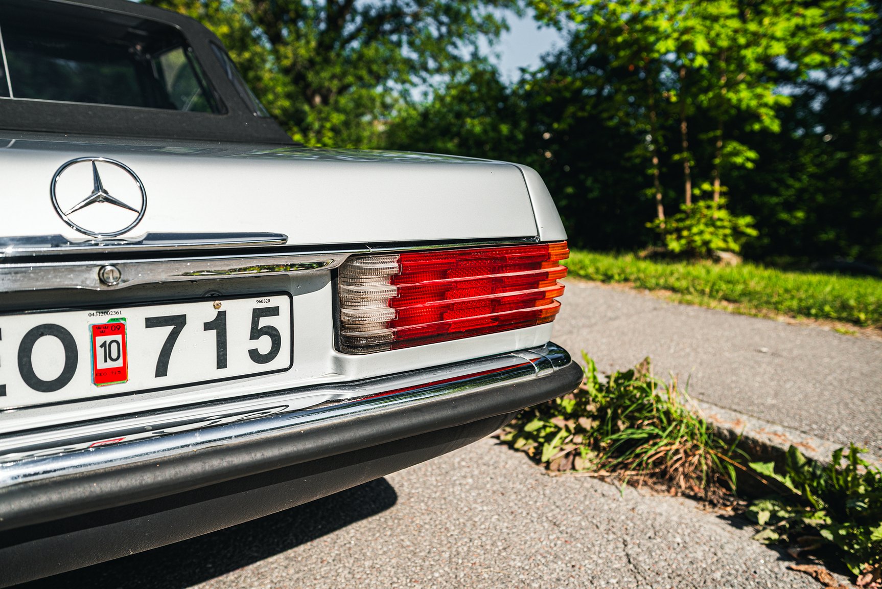 Exterior image of 1972 Mercedes-Benz 350 SL