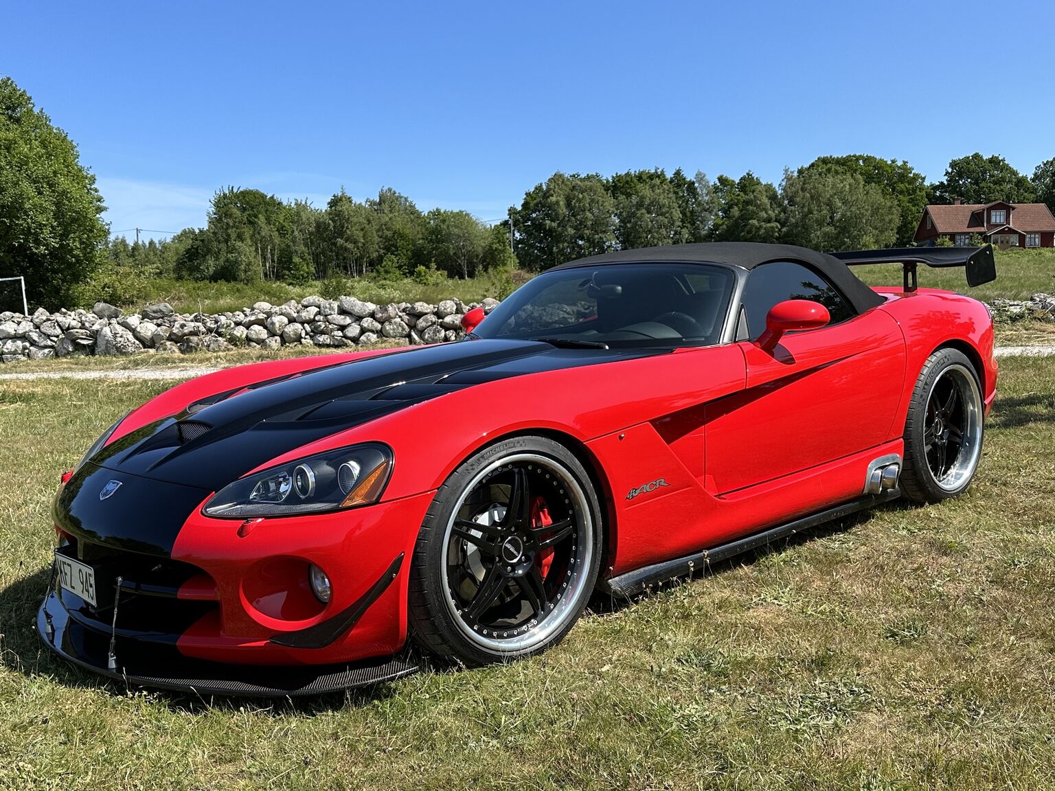 Exterior image of 2004 Dodge Viper SRT-10 (14)
