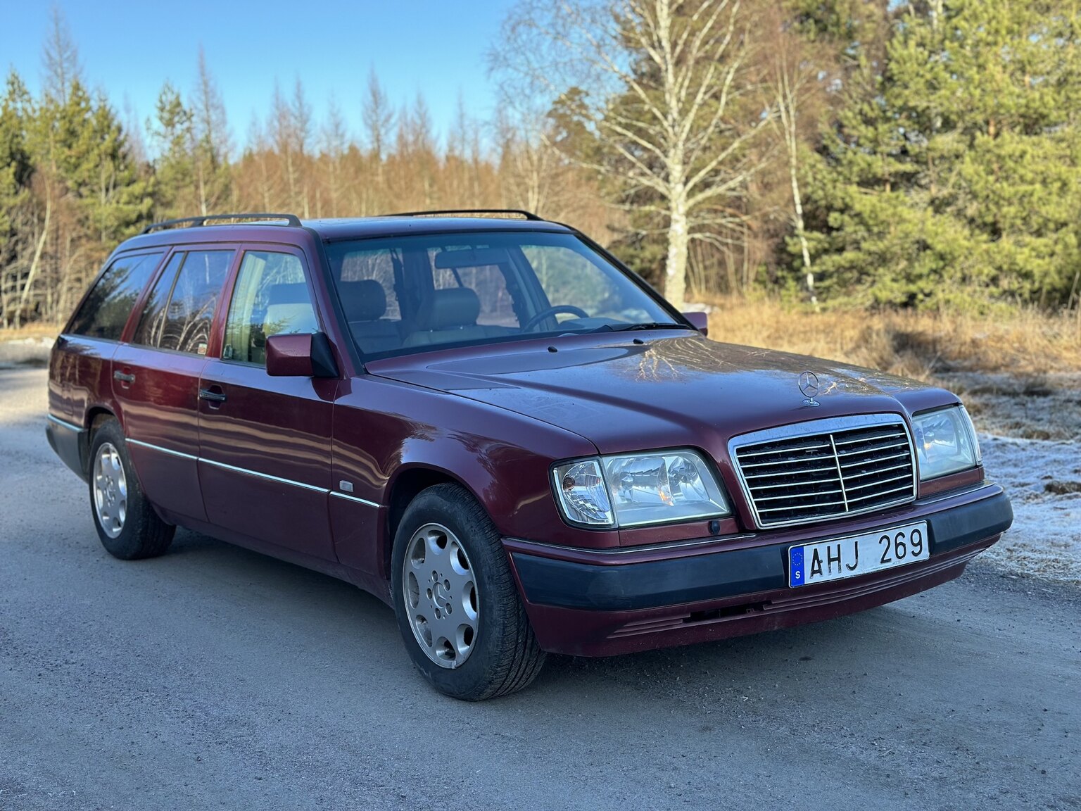 Exterior image of 1992 Mercedes-Benz 300 TE-24