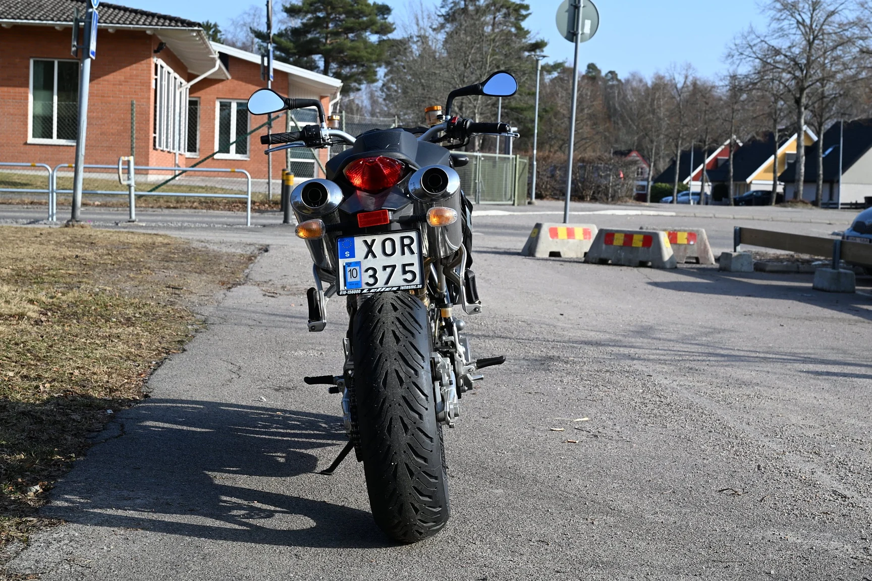 Exterior image of 2005 KTM 990 Super Duke (8)