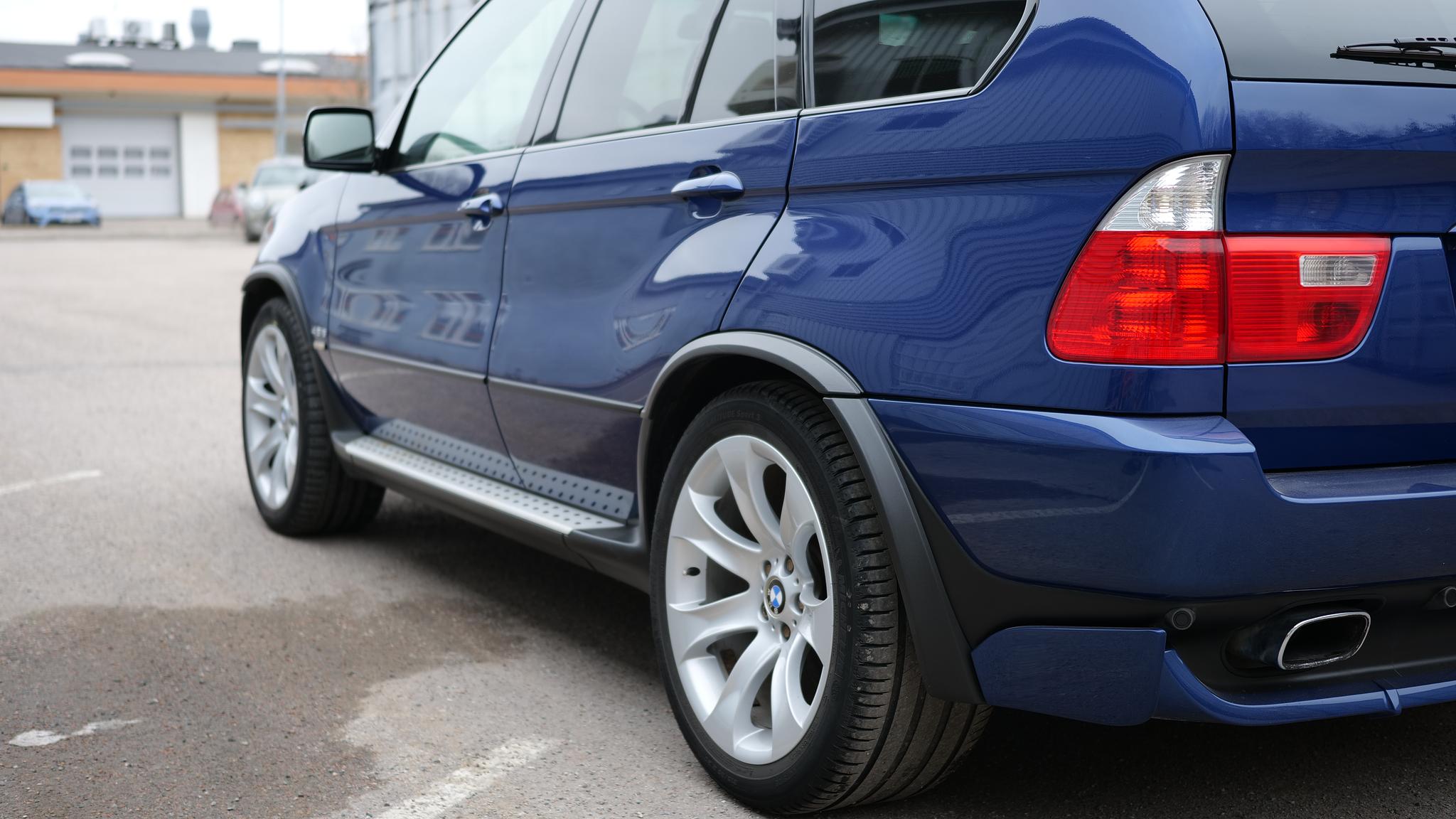 Exteriörbild på 2005 BMW X5 4,8IS (11)