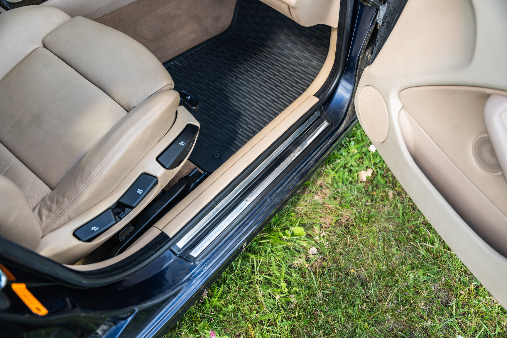 Innenraumfoto von 2003 BMW 320i Touring
