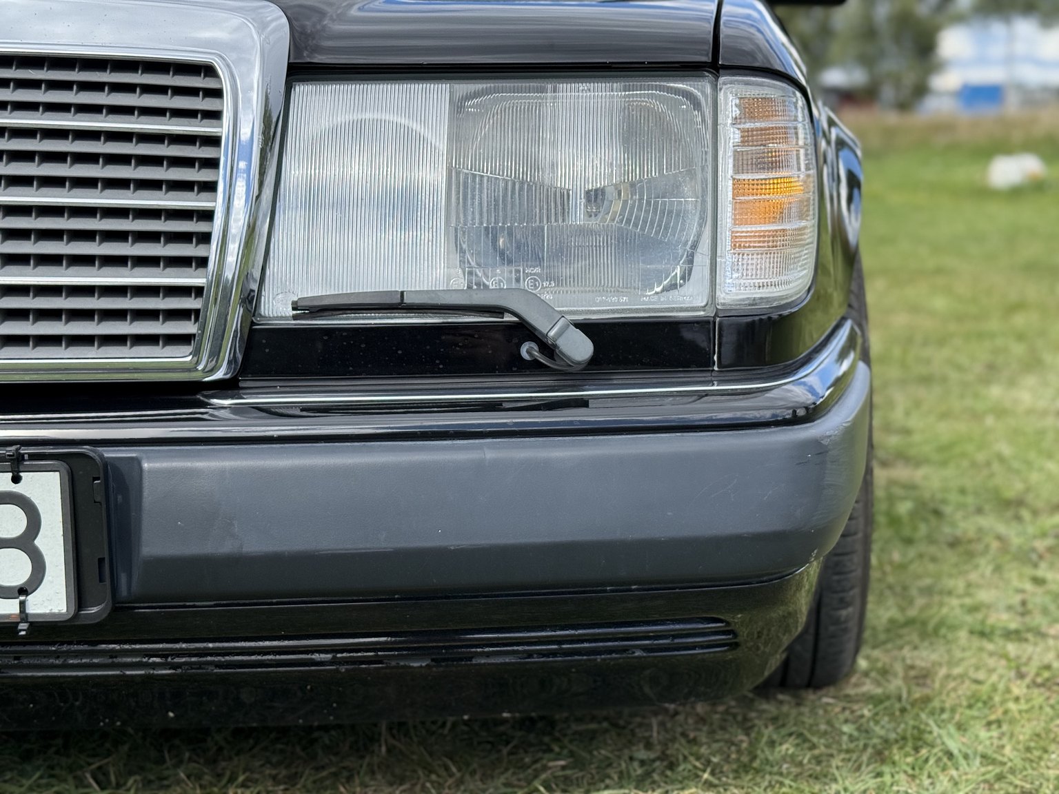 Exterior image of 1990 Mercedes-Benz 300CE-24