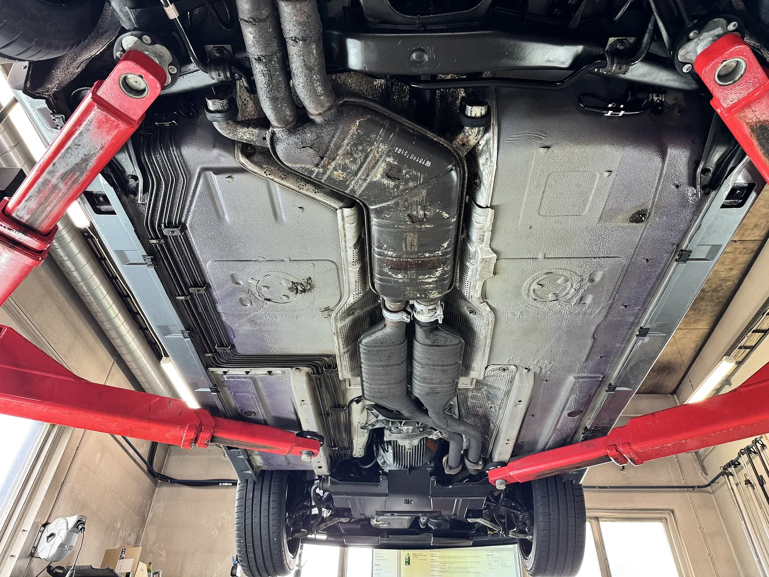 Image of 1993 BMW M5 Touring 3.8 Manual (38) mechanics