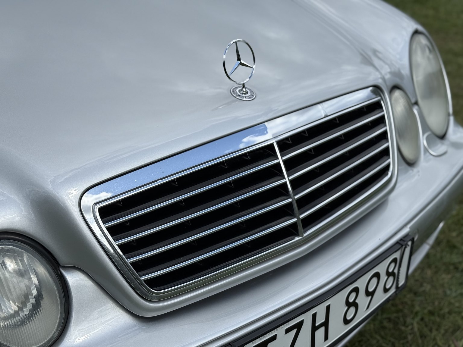 Exterior image of 2000 Mercedes-Benz CLK 55 AMG Coupé