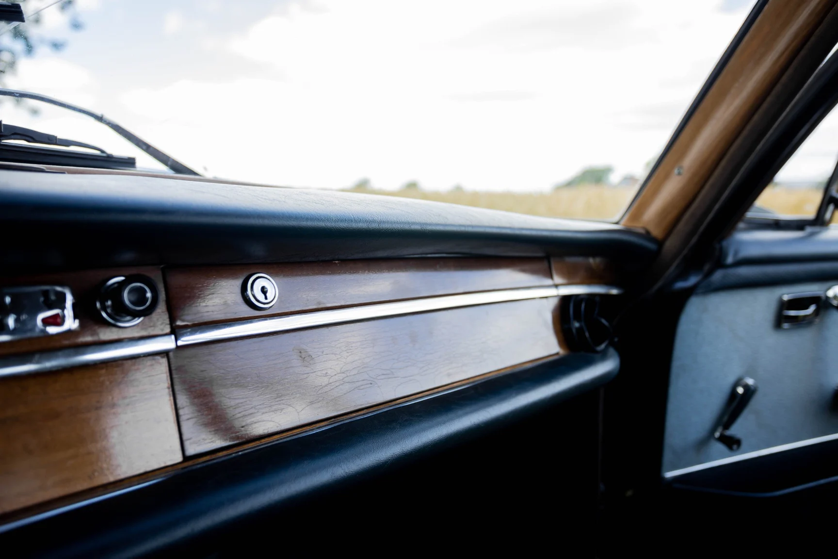 Interior image of 1967 Mercedes-Benz 250 S 250 s (14)