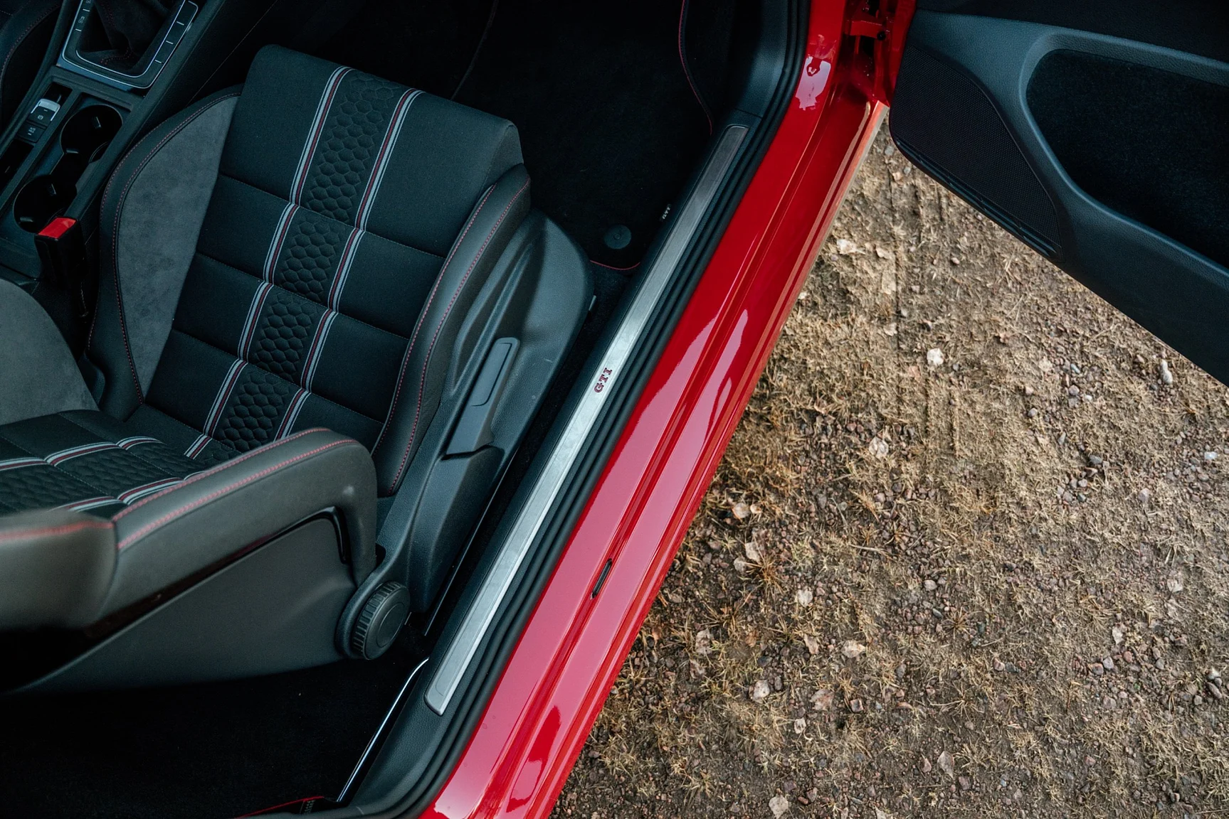 Interior image of 2016 Volkswagen Golf GTi Clubsport S - no. 291/400 (35)