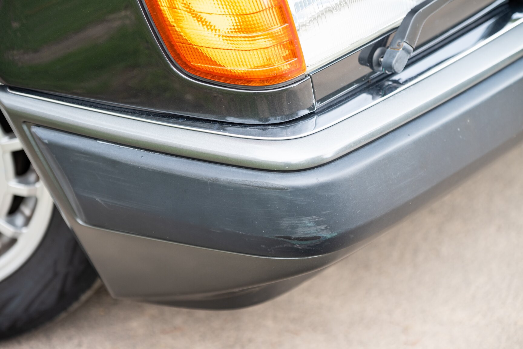 Exterior image of 1993 Mercedes-Benz 400 E