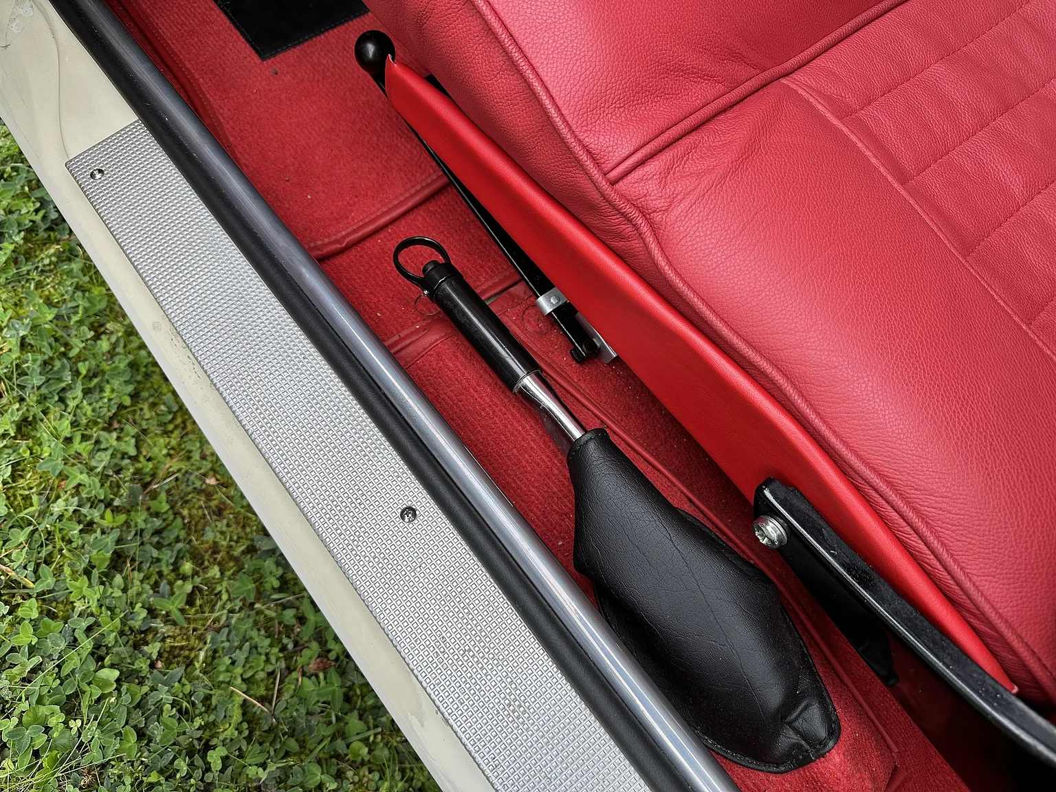 Interior image of 1964 Volvo P1800S (41)