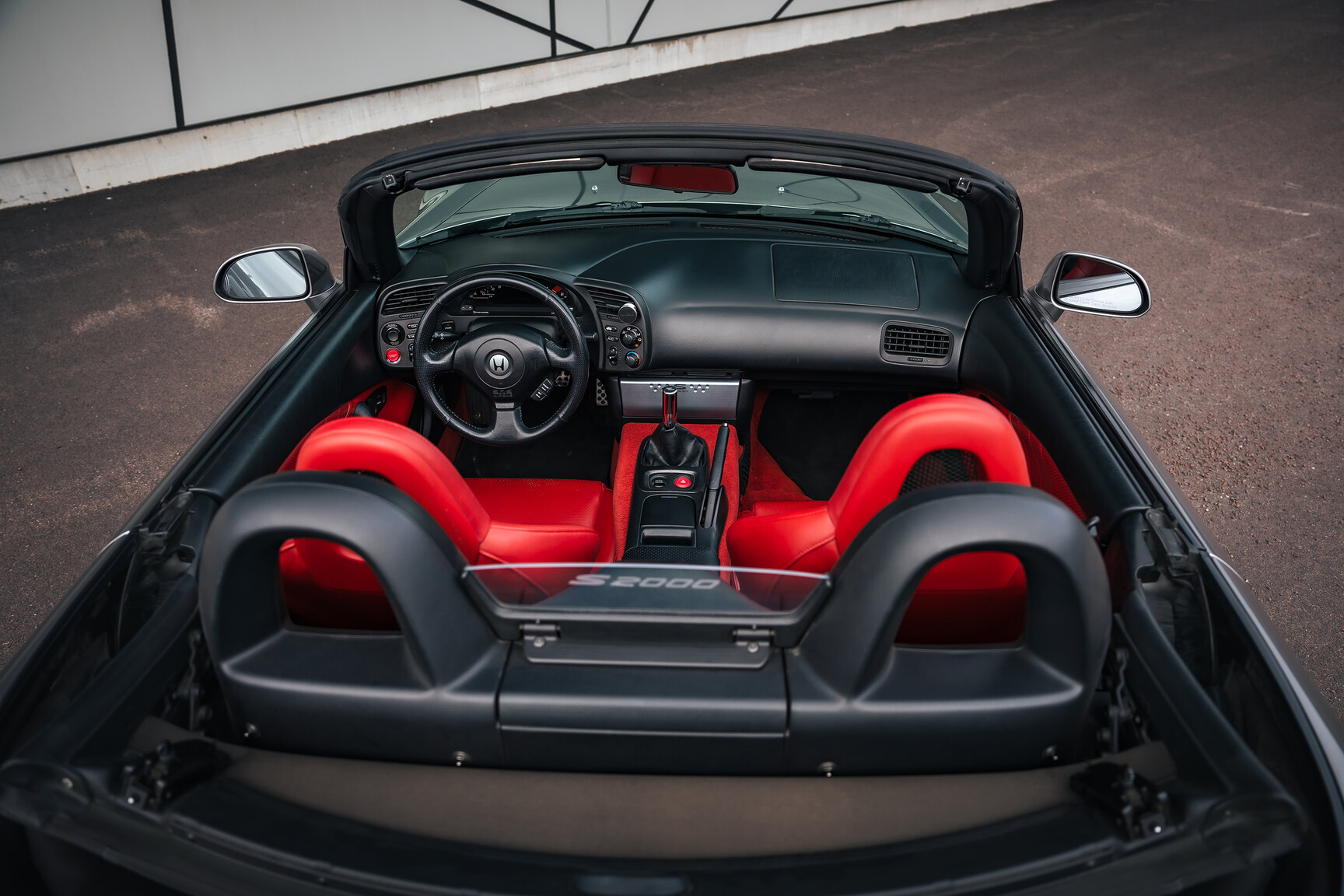 Interior image of 2000 Honda S2000 AP1