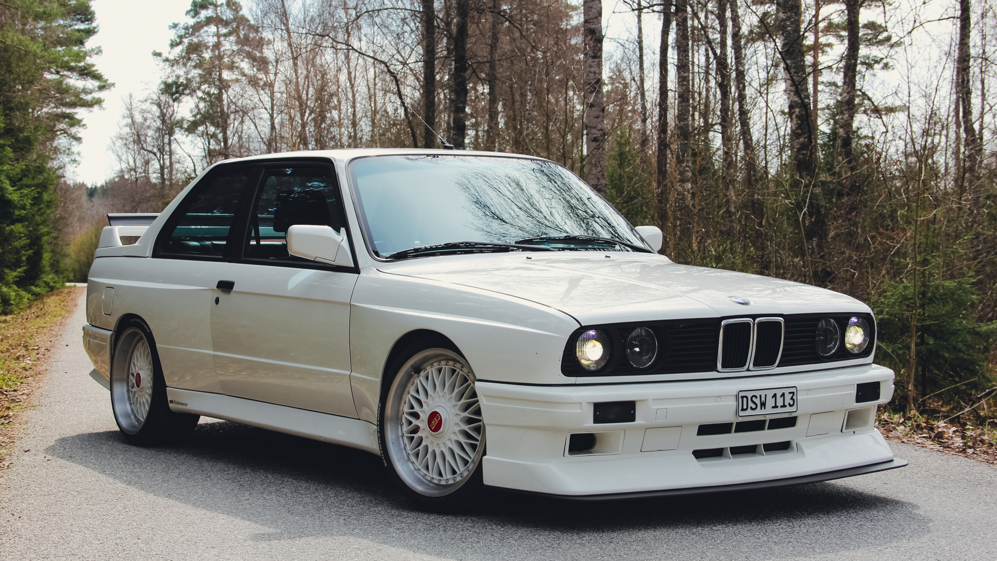 Exteriörbild på 1990 BMW E30 M3 (1)