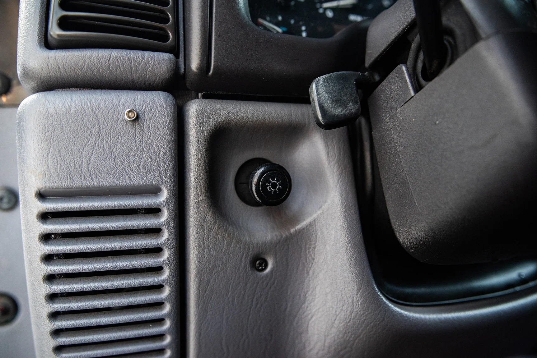 Innenraumfoto von 1997 JEEP Wrangler Hardtop 2.5 AWD (30)