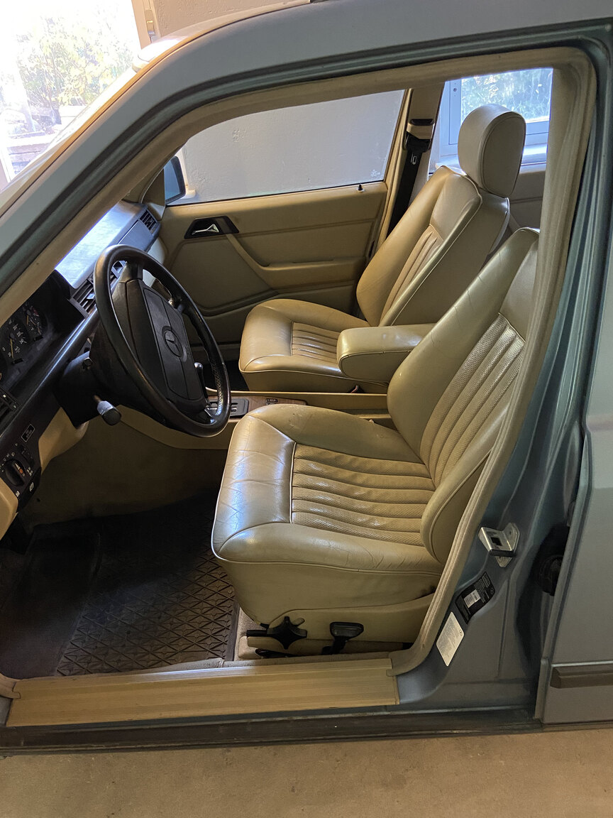 Interior image of 1989 Mercedes-Benz 300 TE 4Matic