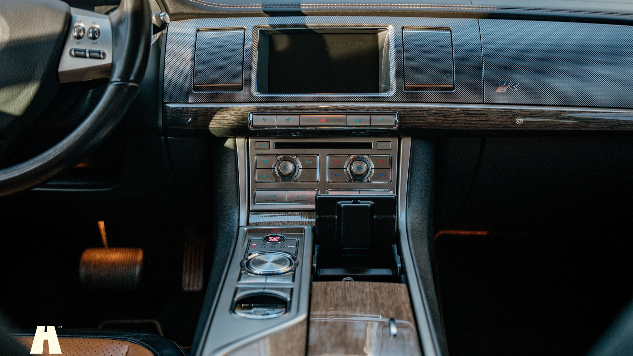 Interior image of 2010 Jaguar XFR (14)