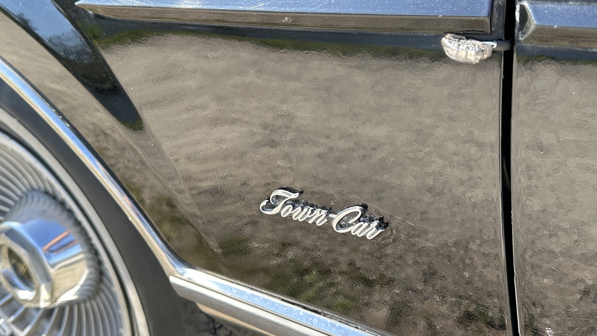 Exterior image of 1988 Lincoln Town Car