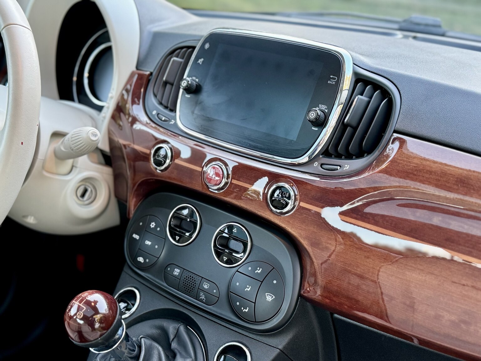 Interiörbild 2017 Fiat 500 Riva