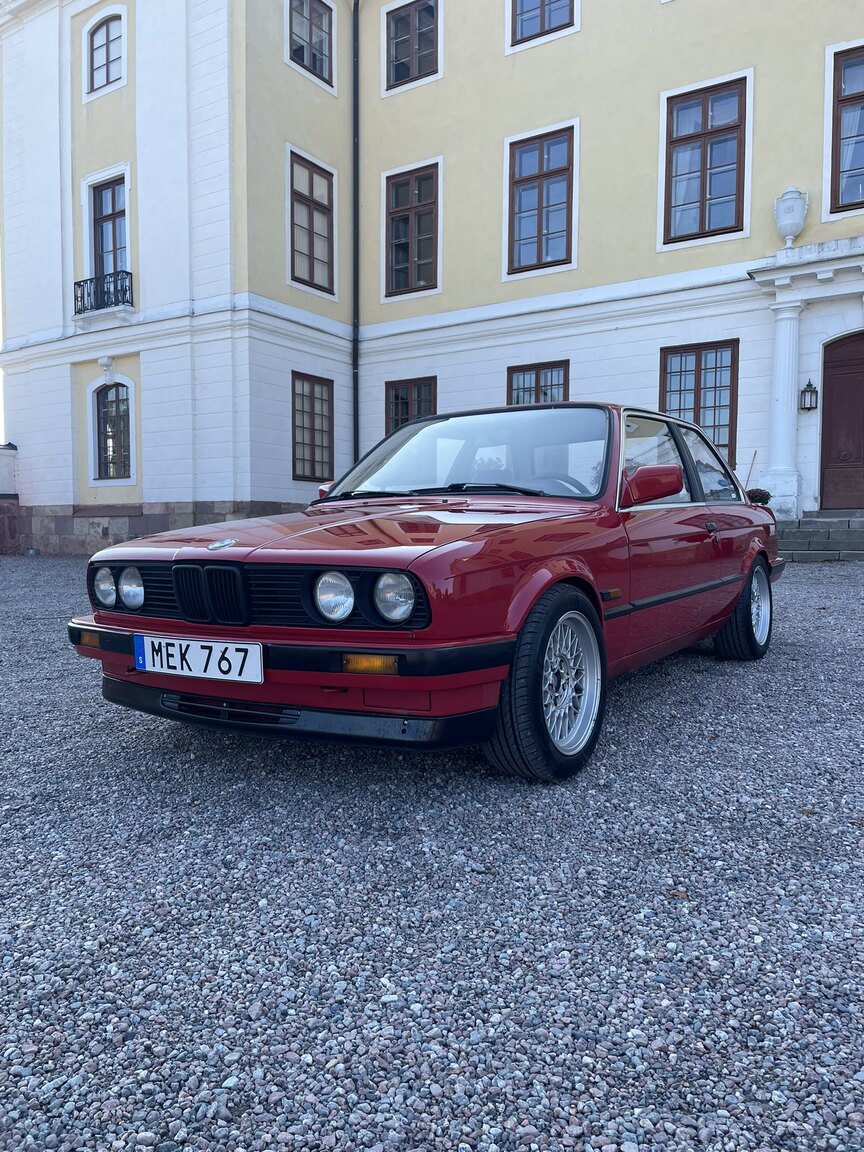 Exteriörbild på 1987 BMW 320i