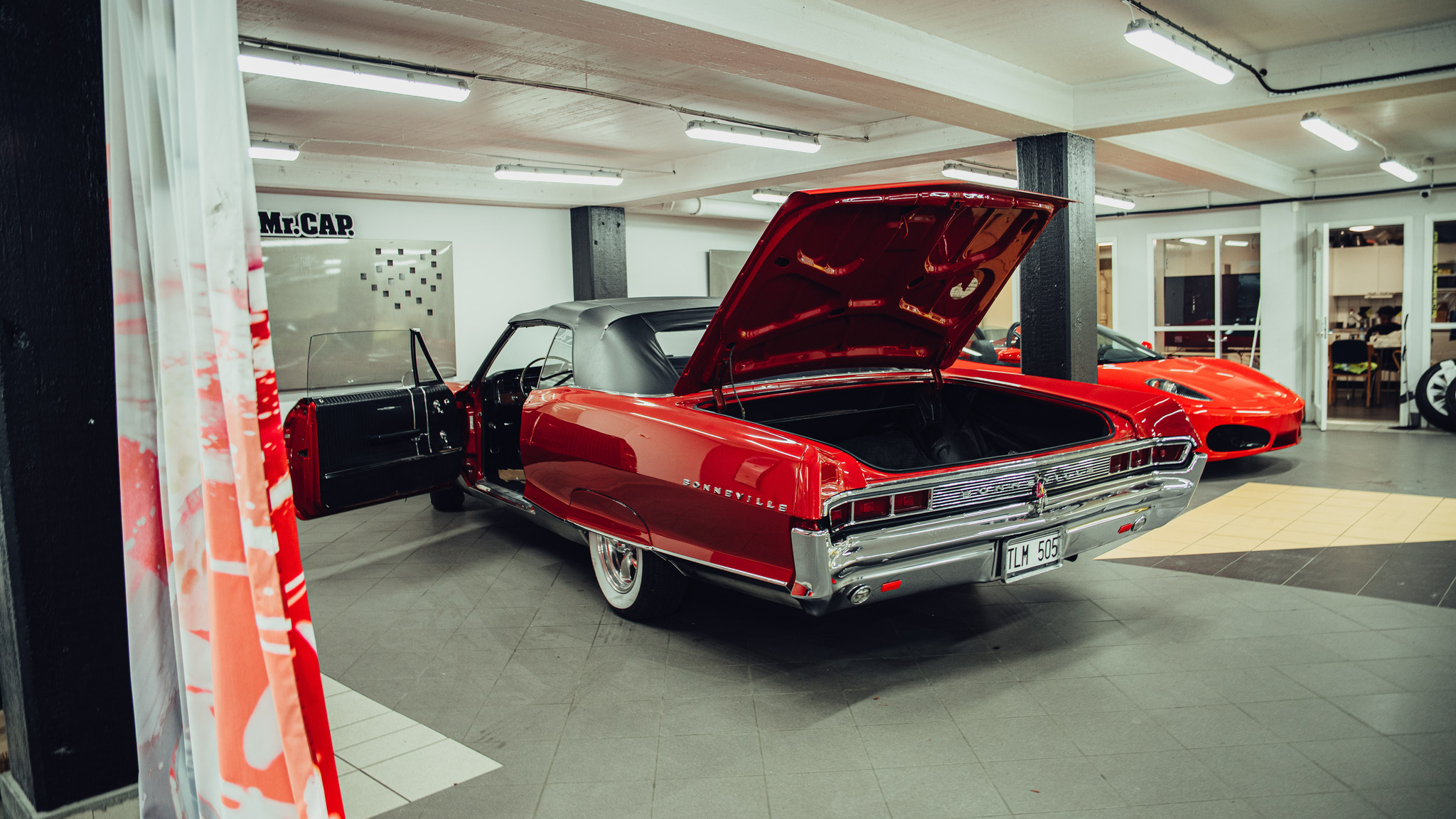 Exterior image of 1965 Pontiac Bonneville Cabriolet 6.4 V8