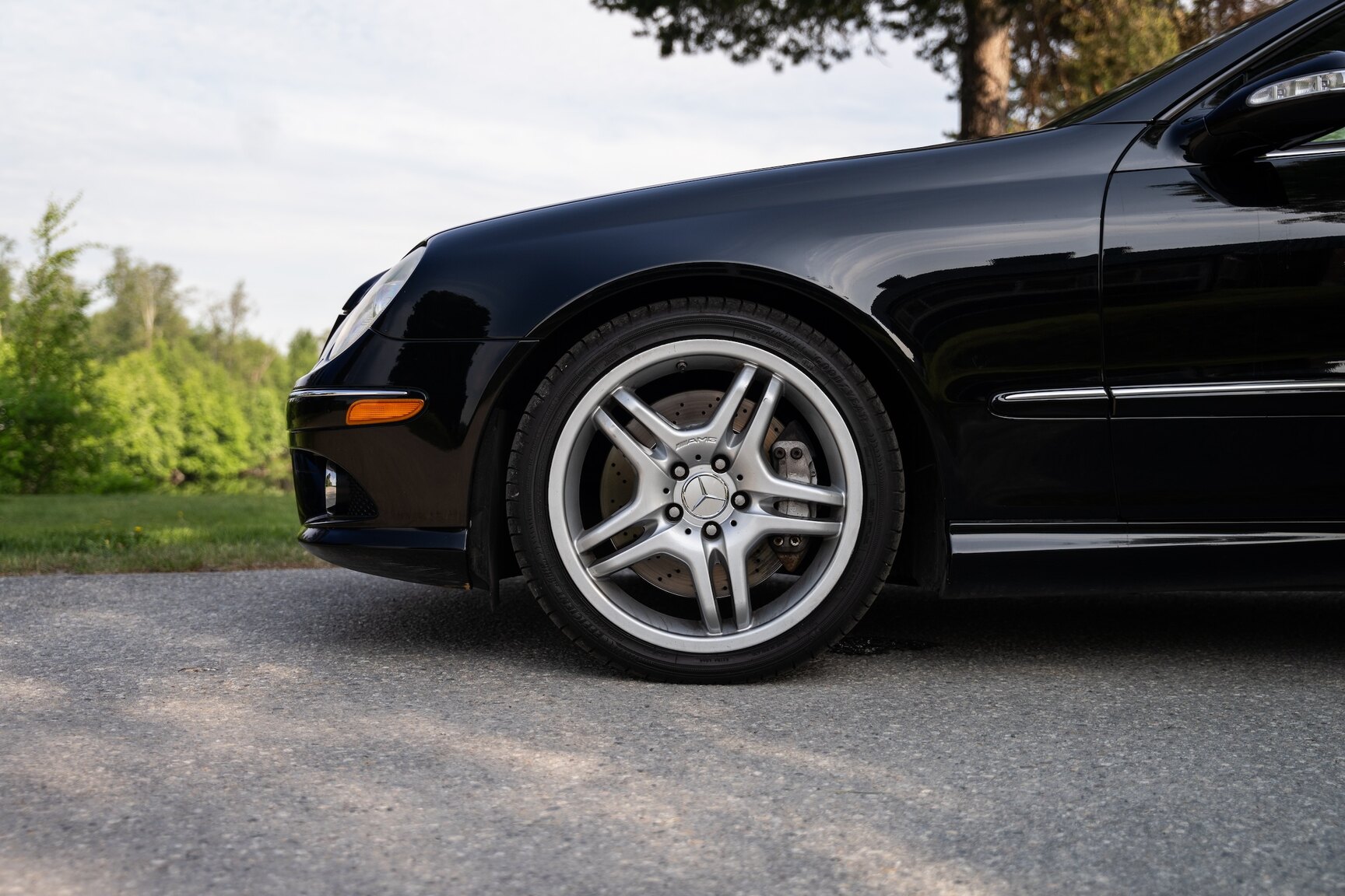 Exterior image of 2009 Mercedes-Benz CLK 550