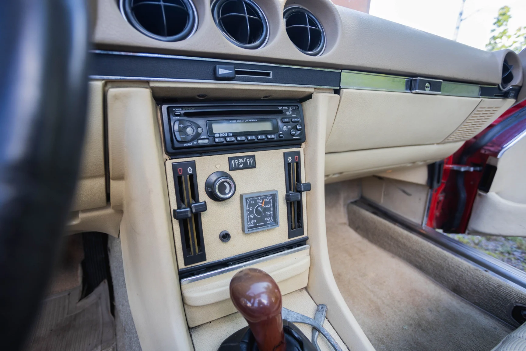 Innenraumfoto von 1975 Mercedes-Benz 280 SL (9)