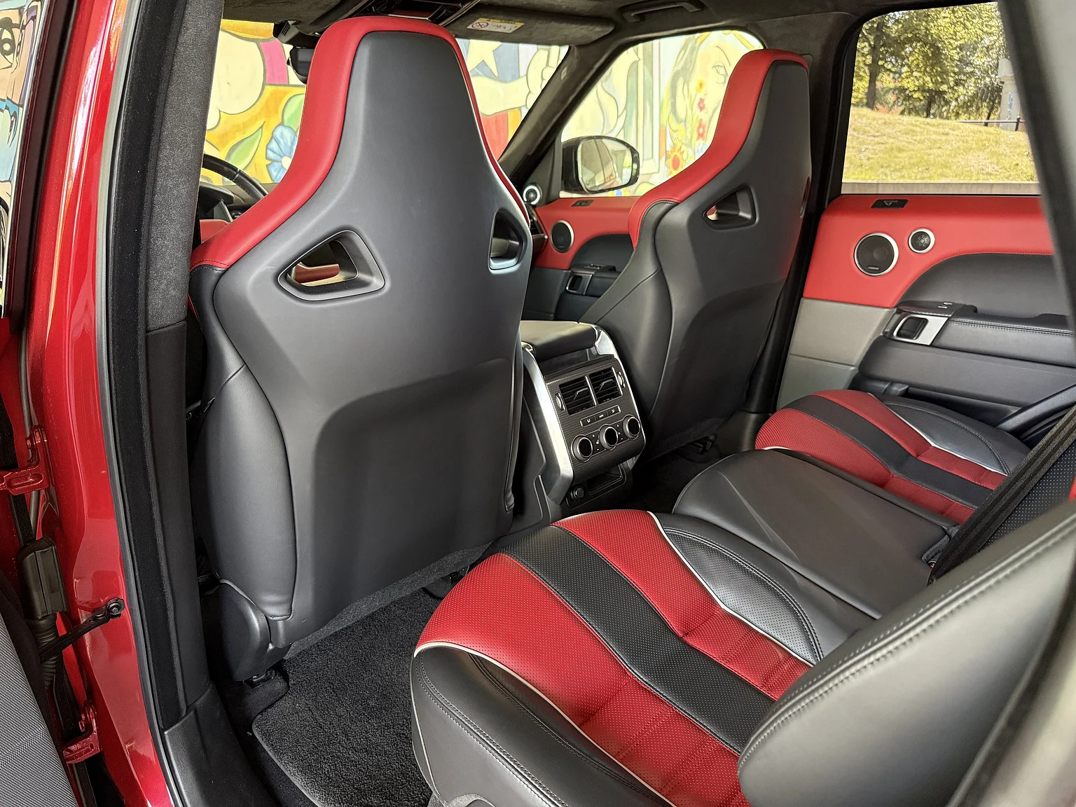 Interior image of 2017 Range Rover Sport SVR (48)