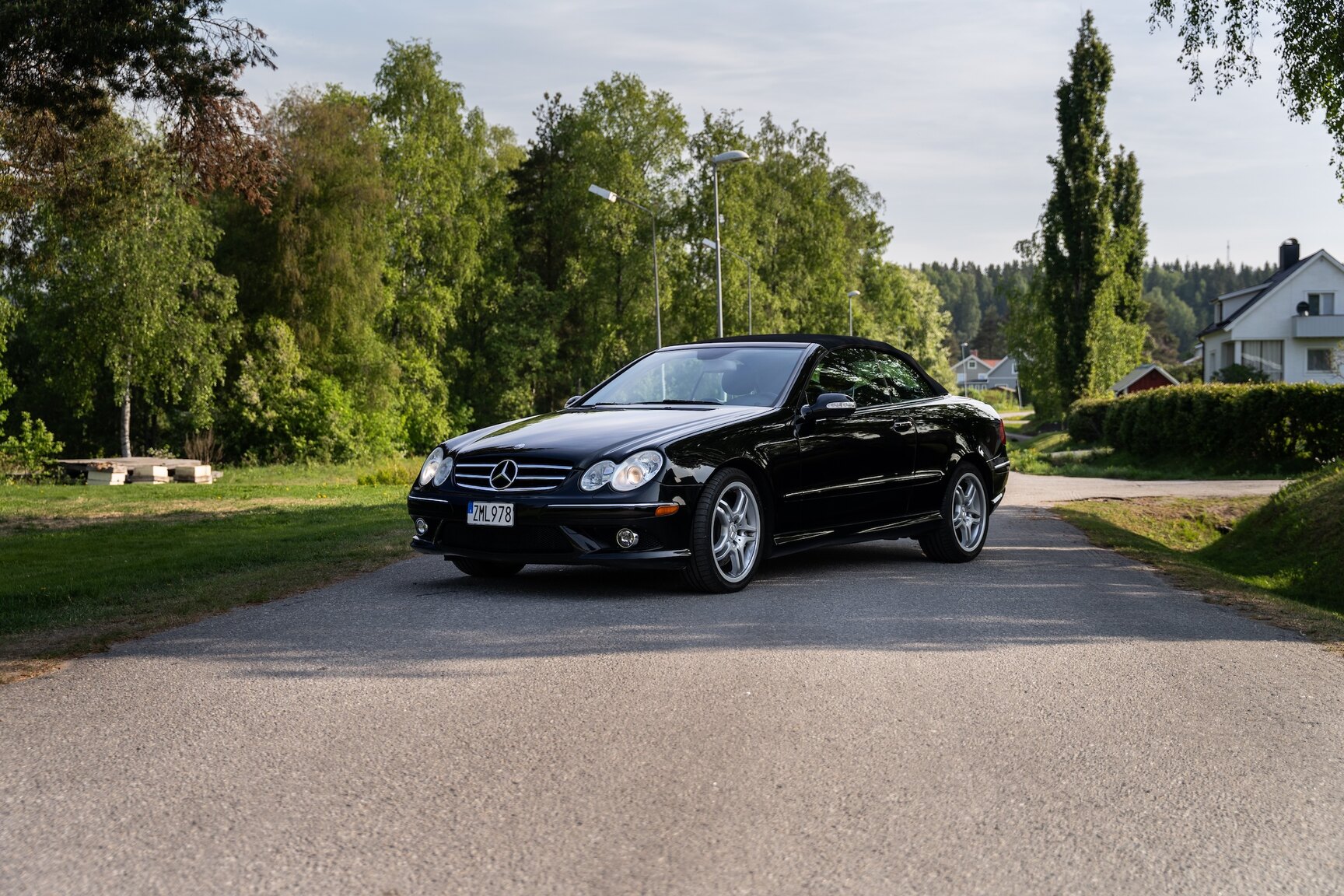 Exterior image of 2009 Mercedes-Benz CLK 550
