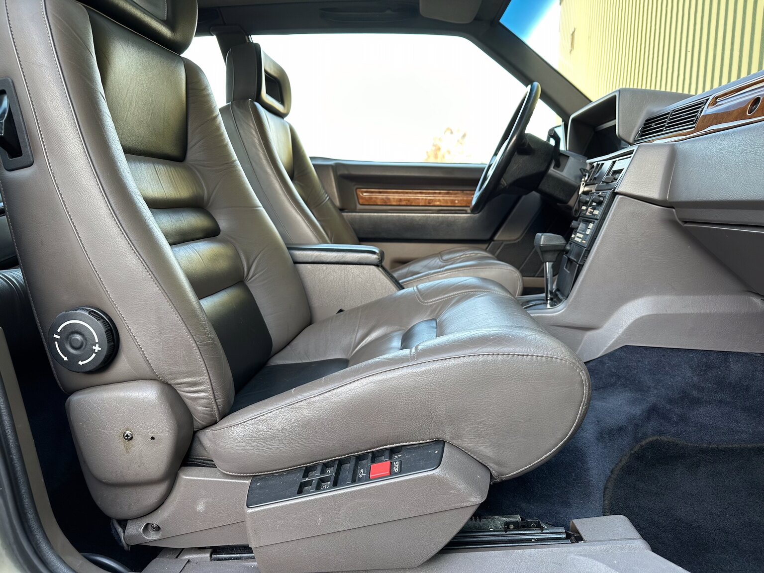 Innenraumfoto von 1987 Volvo 780 Bertone