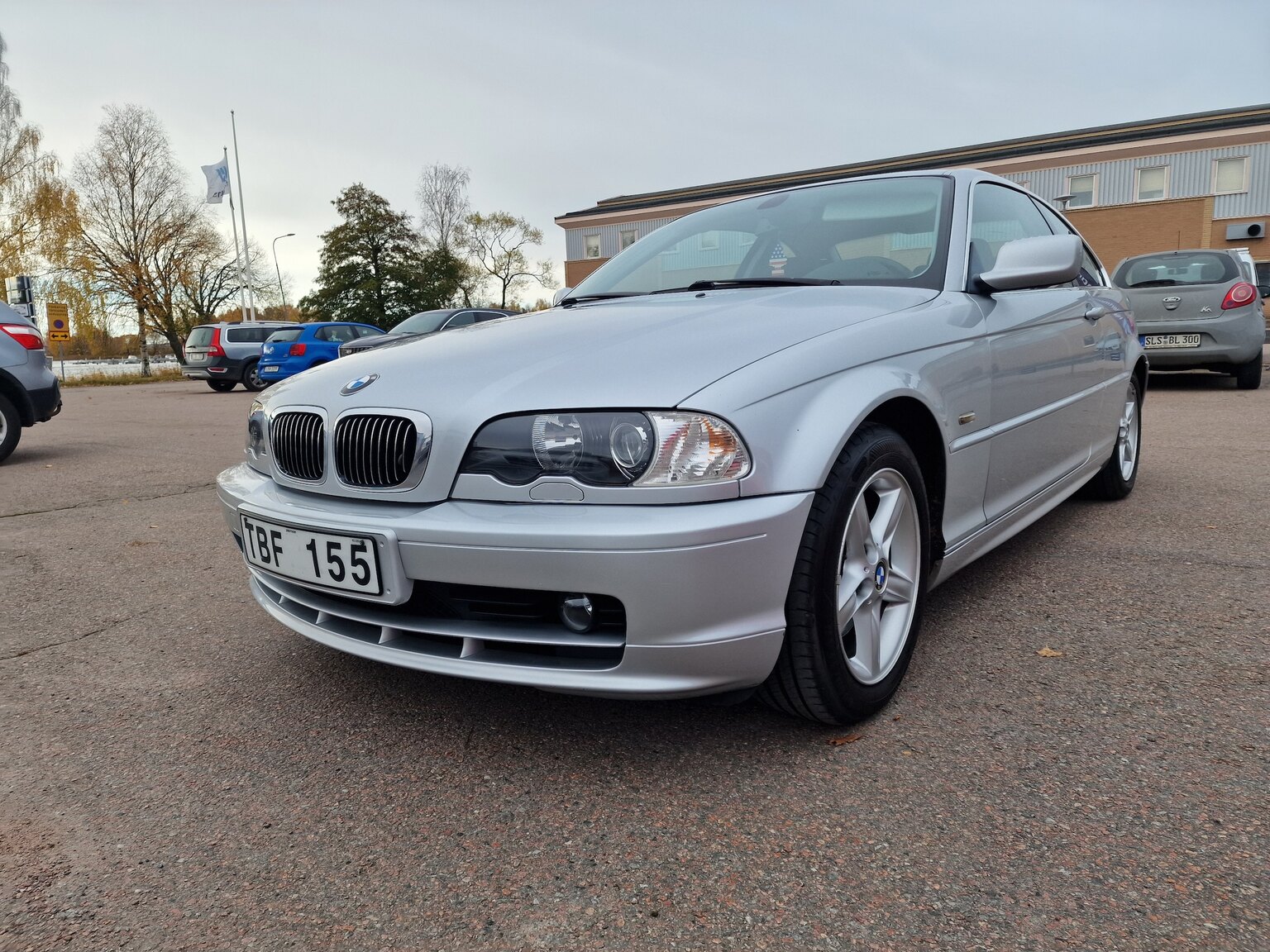 Exteriörbild på 2002 BMW 320Ci