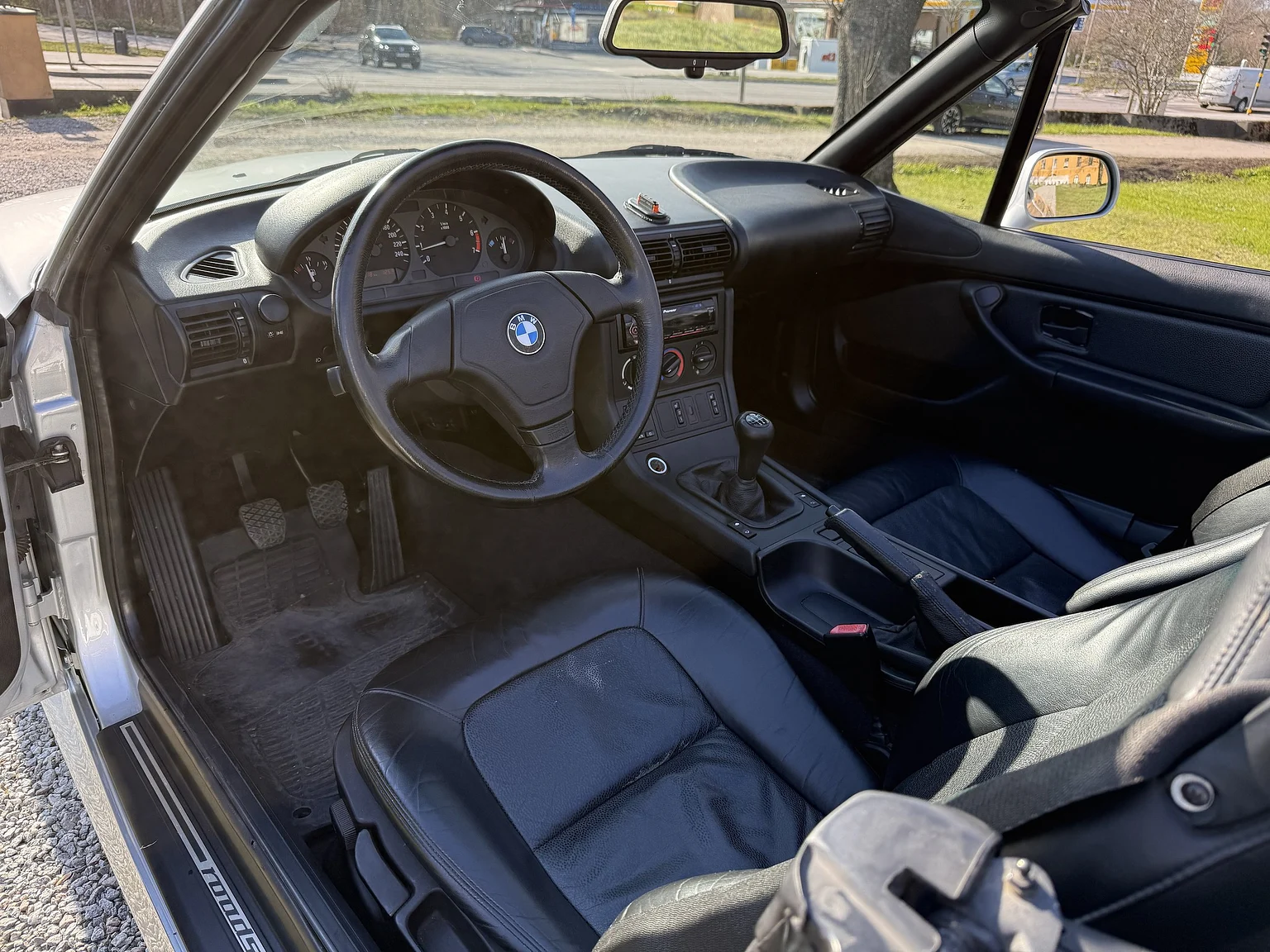 Interior image of 1996 BMW Z3 1.8 Z3 (1)