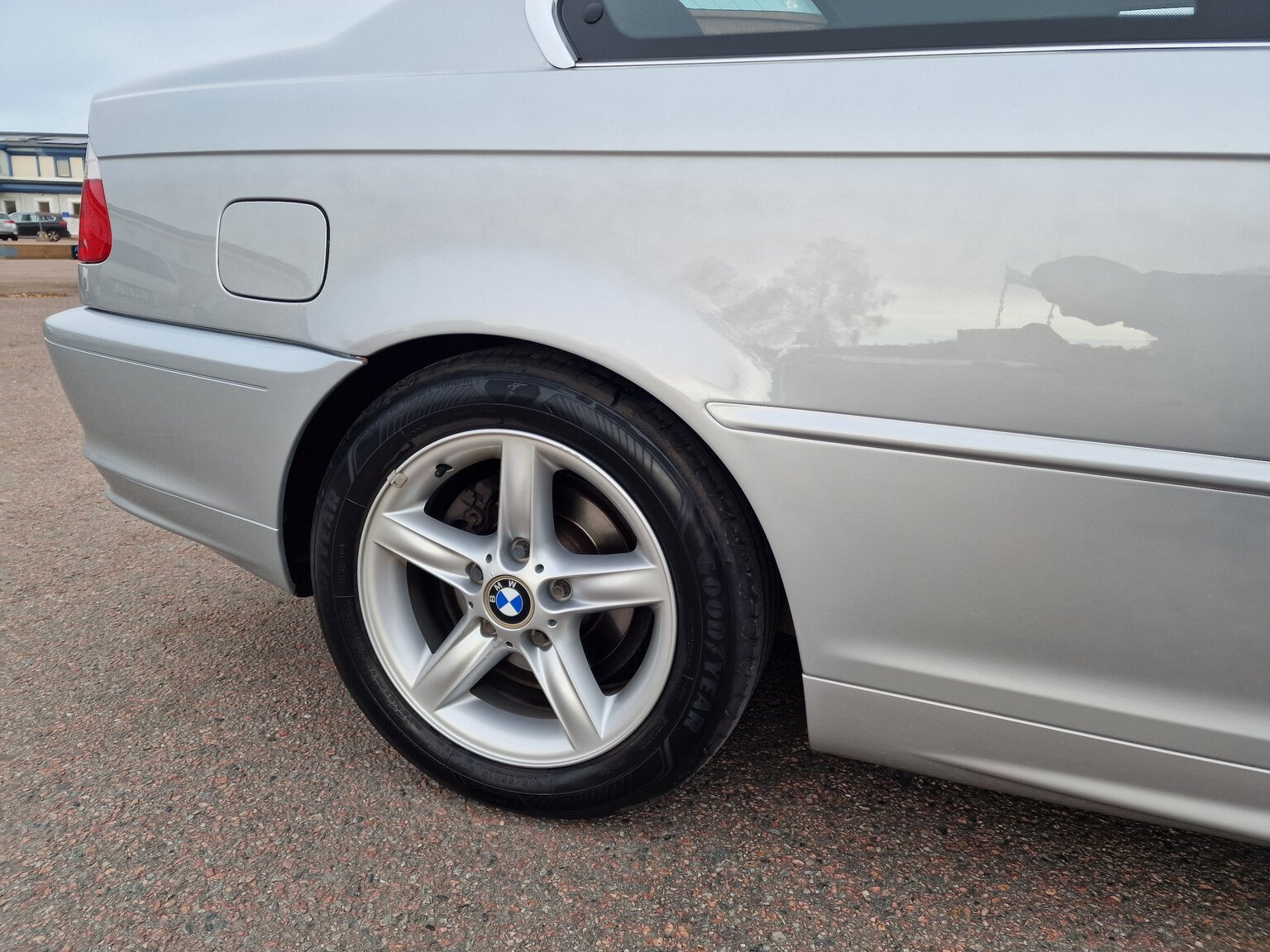 Exteriörbild på 2002 BMW 320Ci