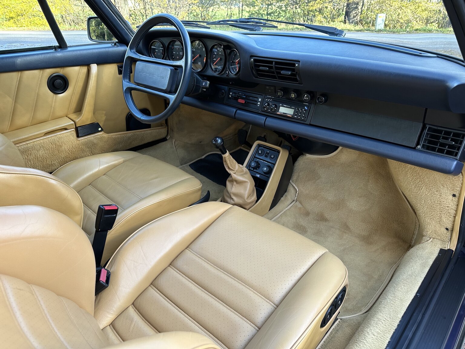 Innenraumfoto von 1986 Porsche 911 Carrera 3.2