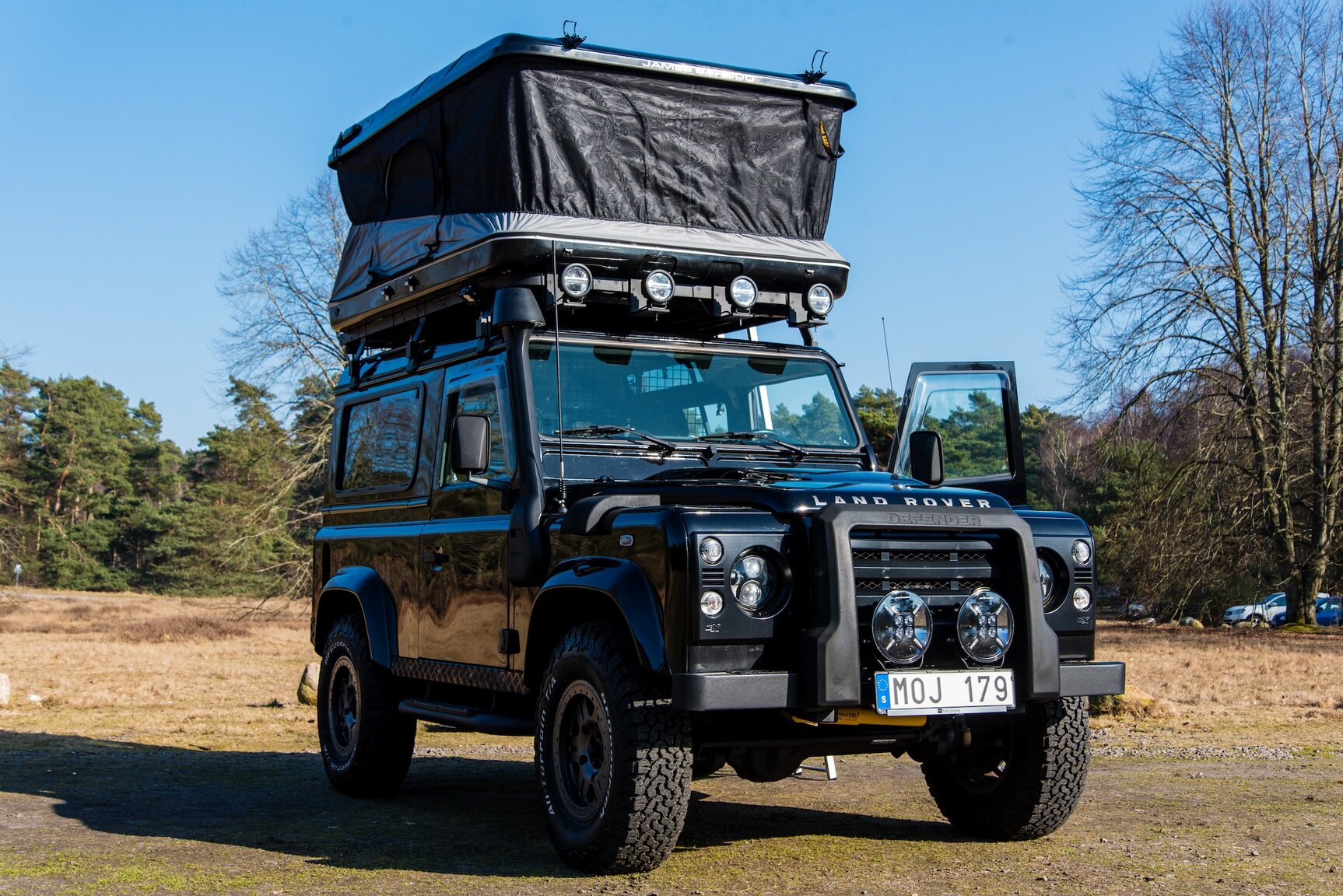 Exterior image of 2009 Land Rover Defender 90 2.4 TD4 4x4